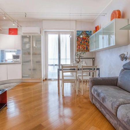 ミラノJoivy Vibrant Flat With Balconyアパートメント エクステリア 写真